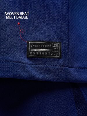 Back view of the PSG Jordan 4th kit with “Mbappé 7” print teehub PSG jersey