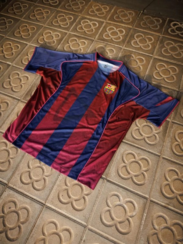 Ed Sheeran Barcelona Retro Football Jersey 2005–06 Edition – Only on Teehub